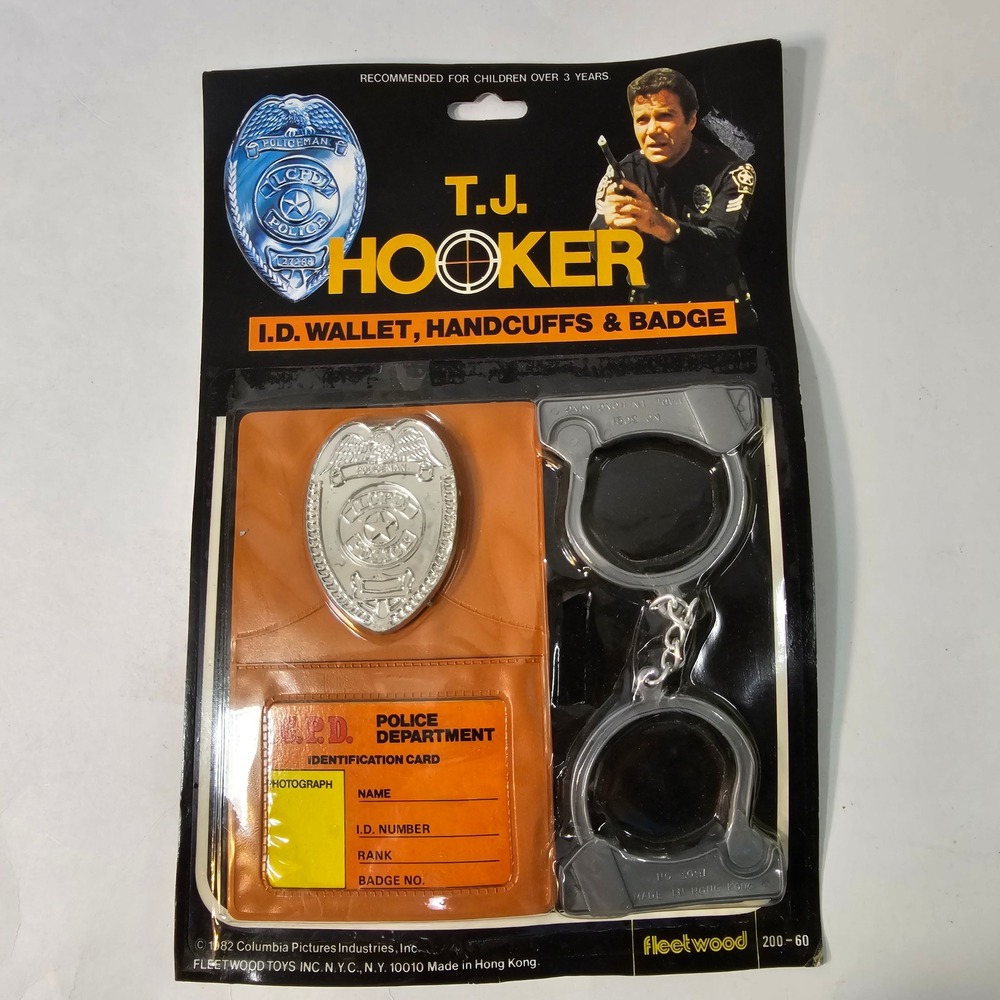 Vintage 1982 TJ Hooker Police Toy Set ID Wallet Handcuffs Badge Warped card - Picture 1 of 7
